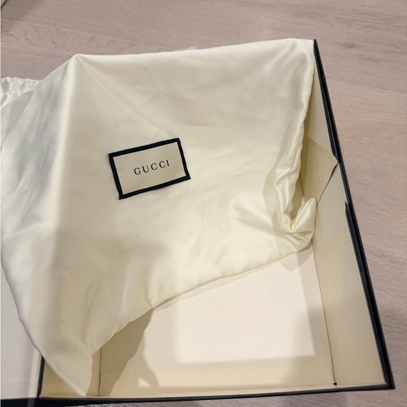 Gucci Cream Belt Bag with Red and Green Accents - Picture 9 of 10